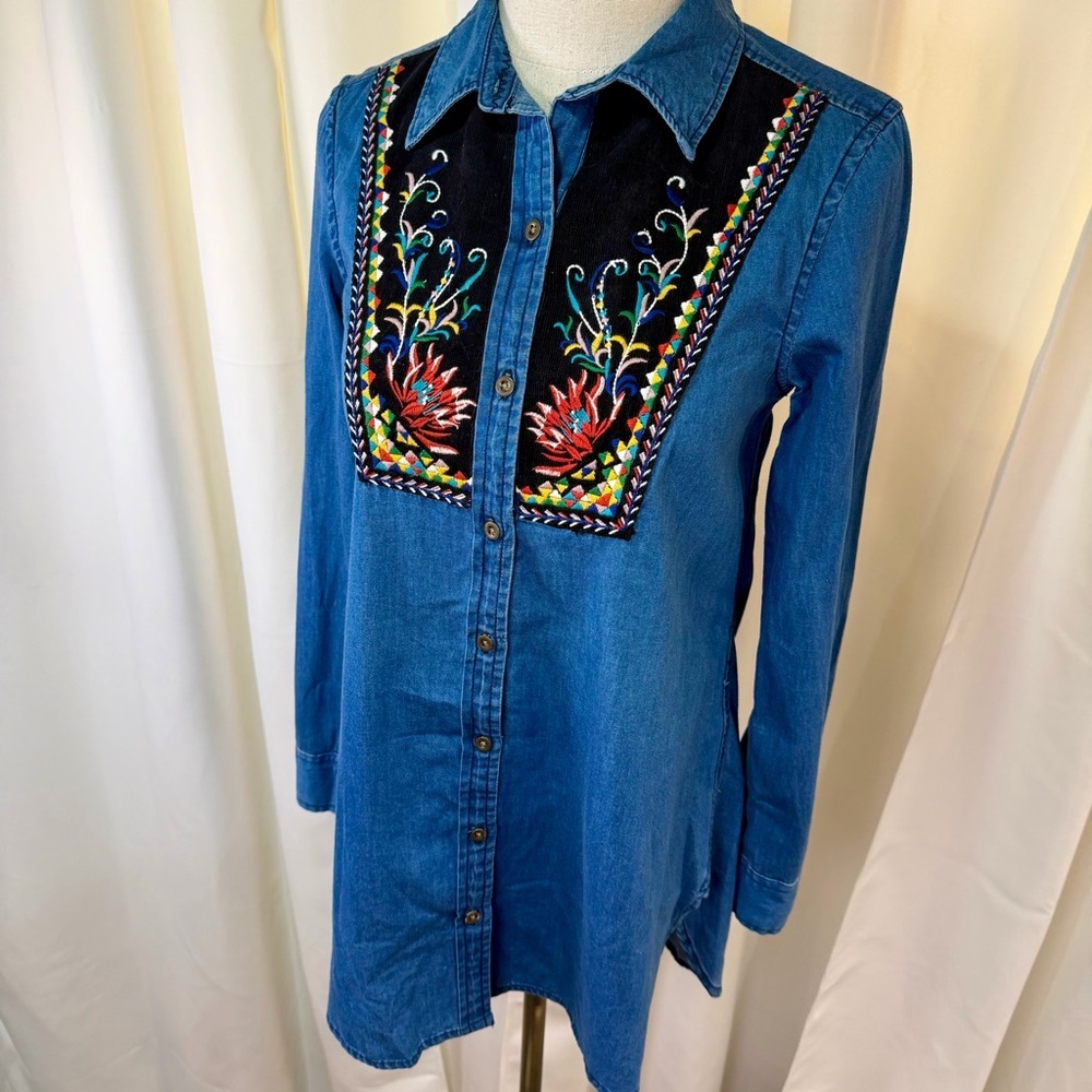 NWT HOLDING HORSES Chambray Denim Button Down Shirt w/ Floral Embroidery Size 0 - Picture 13 of 14